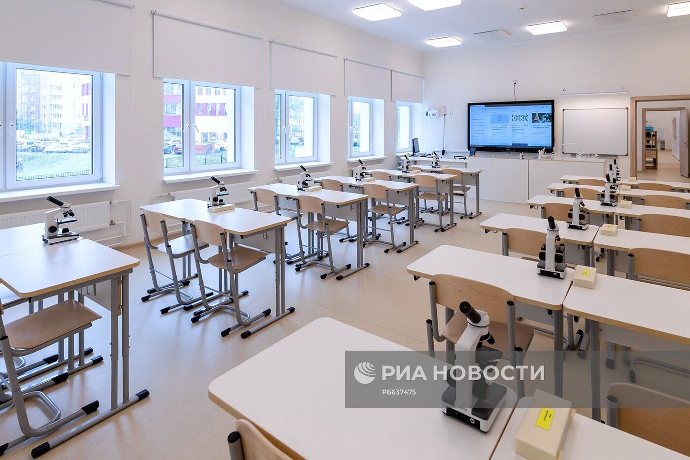 Мэр Москвы С. Собянин открыл новое здание школы №338 в Коммунарке