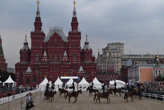 Выступление команды Кремлевской школы верховой езды