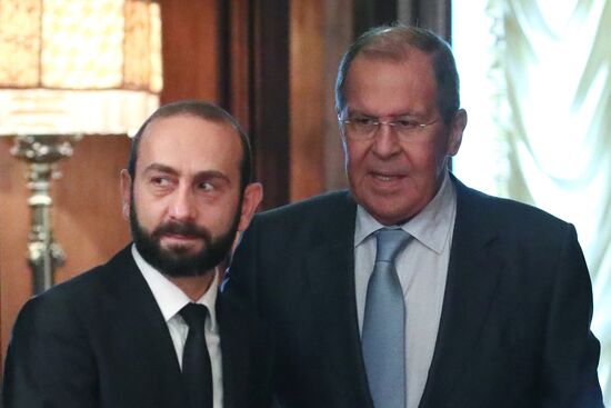 Встреча глав МИД РФ и Армении С. Лаврова и А. Мирзояна в Москве