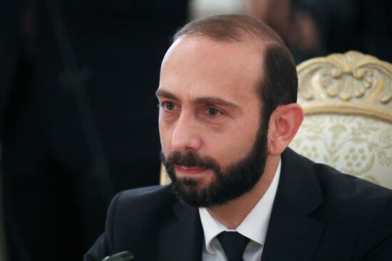 Встреча глав МИД РФ и Армении С. Лаврова и А. Мирзояна в Москве