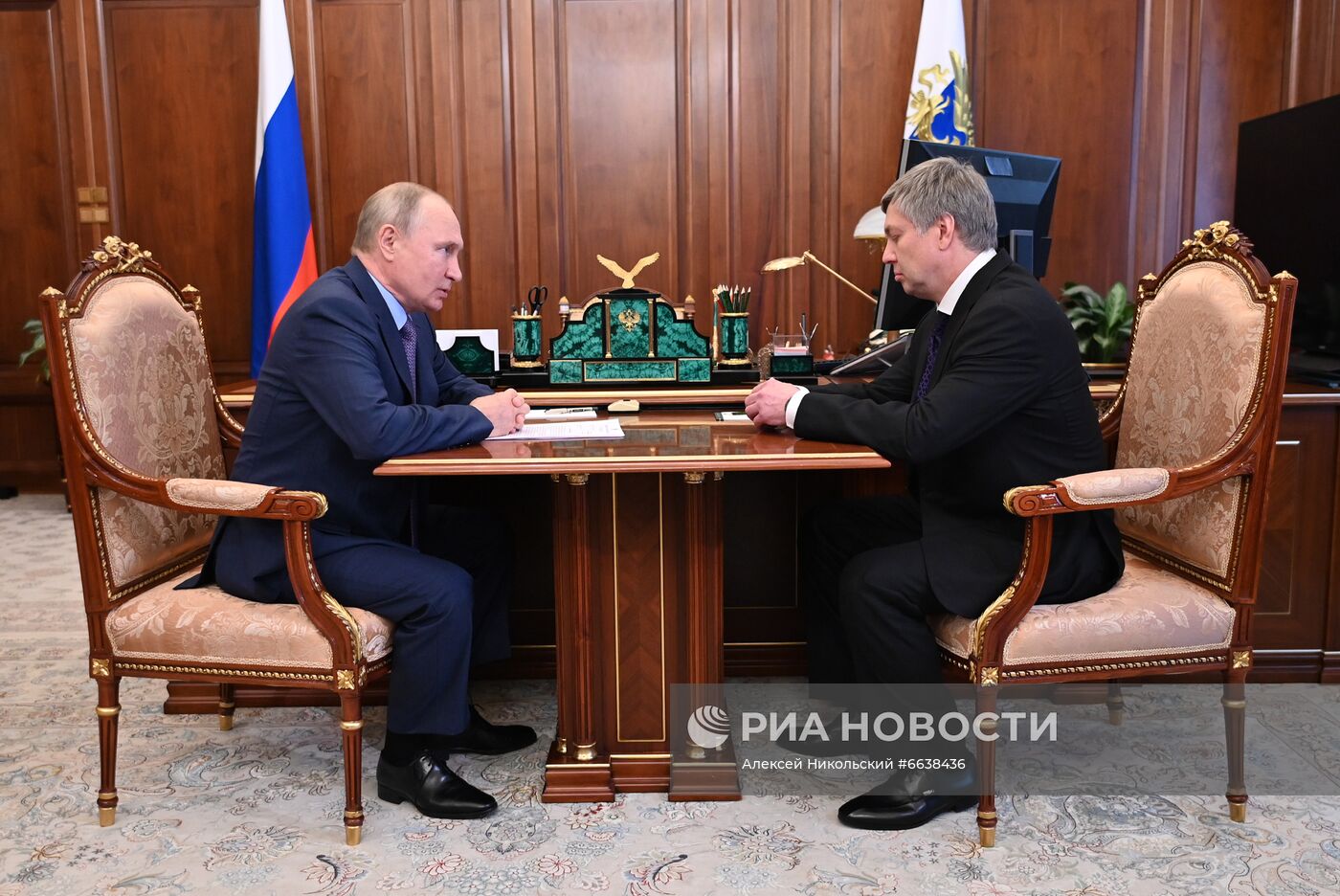 Президент РФ В. Путин встретился с врио губернатора Ульяновской области А. Русских