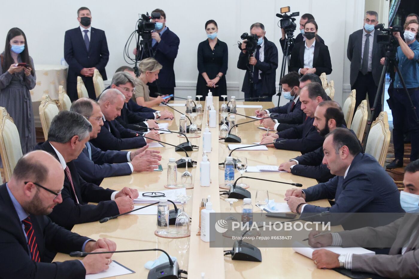 Встреча глав МИД РФ и Армении С. Лаврова и А. Мирзояна в Москве