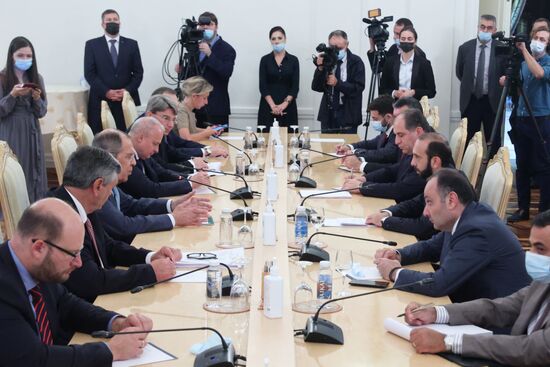 Встреча глав МИД РФ и Армении С. Лаврова и А. Мирзояна в Москве