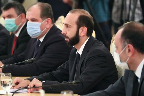 Встреча глав МИД РФ и Армении С. Лаврова и А. Мирзояна в Москве