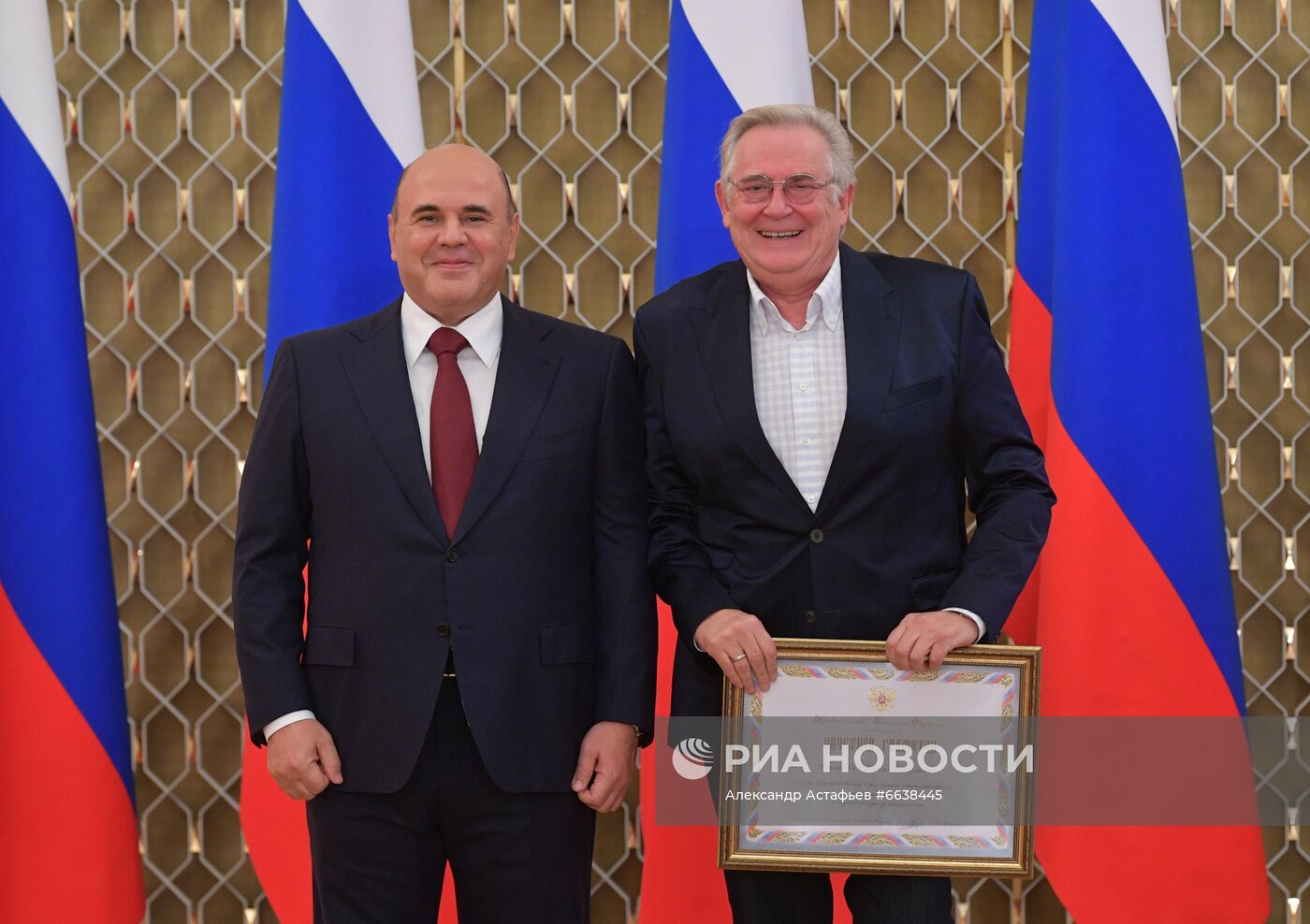 Премьер-министр РФ М. Мишустин вручил государственные и правительственные награды деятелям культуры и искусств