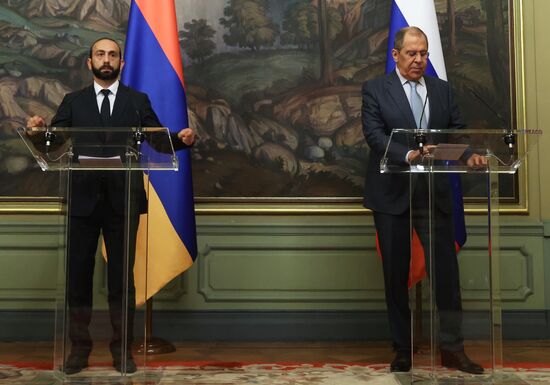 Встреча глав МИД РФ и Армении С. Лаврова и А. Мирзояна в Москве