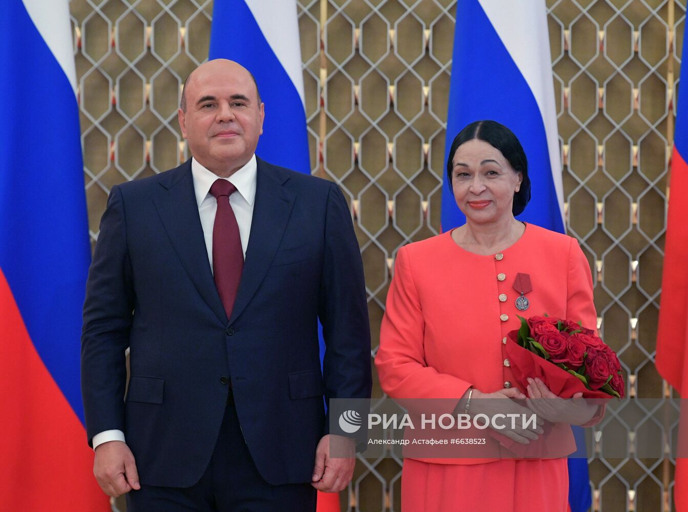 Премьер-министр РФ М. Мишустин вручил государственные и правительственные награды деятелям культуры и искусств