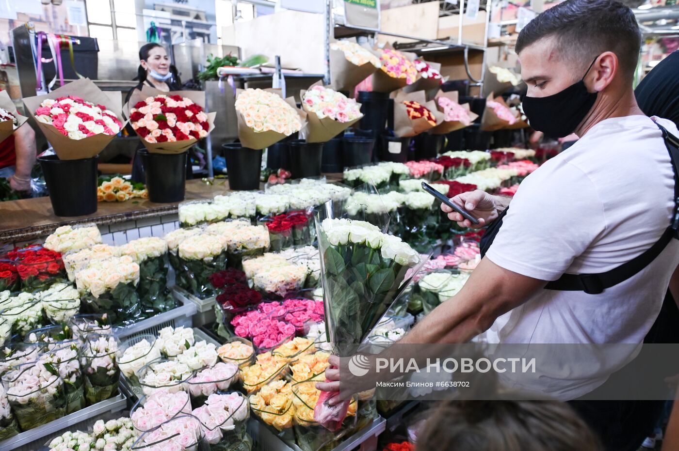 Продажа цветов накануне 1 сентября в Москве