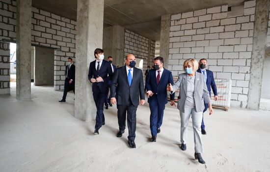 Премьер-министр РФ М. Мишустин посетил Физтех-лицей имени П. Л. Капицы