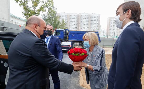 Премьер-министр РФ М. Мишустин посетил Физтех-лицей имени П. Л. Капицы