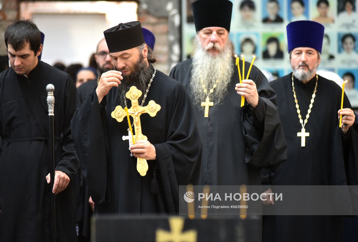 Траурные мероприятия на месте теракта в школе No1 в Беслане