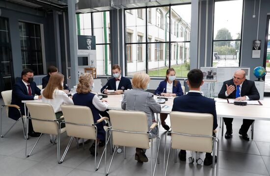 Премьер-министр РФ М. Мишустин посетил Физтех-лицей имени П. Л. Капицы