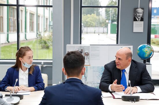 Премьер-министр РФ М. Мишустин посетил Физтех-лицей имени П. Л. Капицы