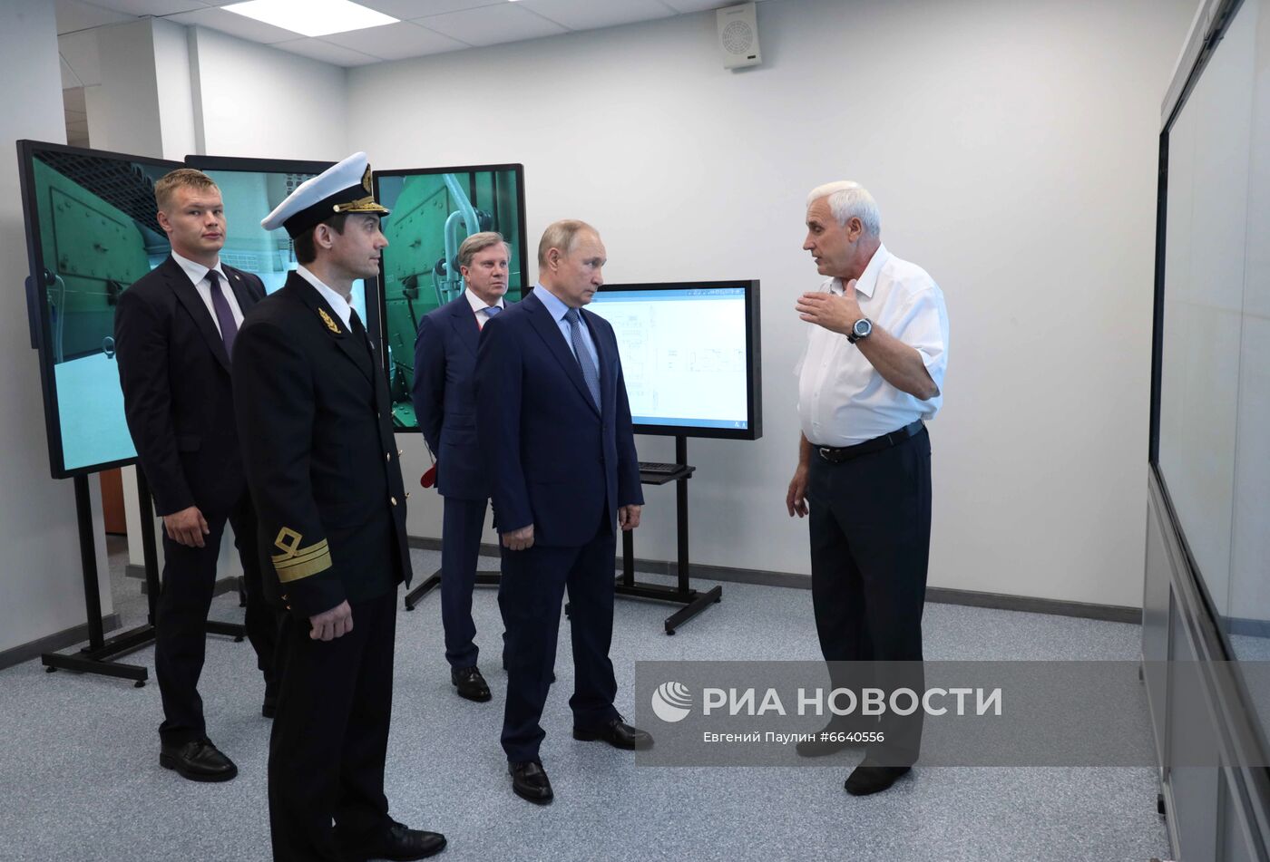 Рабочая поездка президента РФ В. Путина в Дальневосточный федеральный округ. День второй