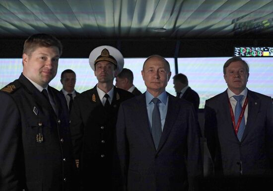 Рабочая поездка президента РФ В. Путина в Дальневосточный федеральный округ. День второй