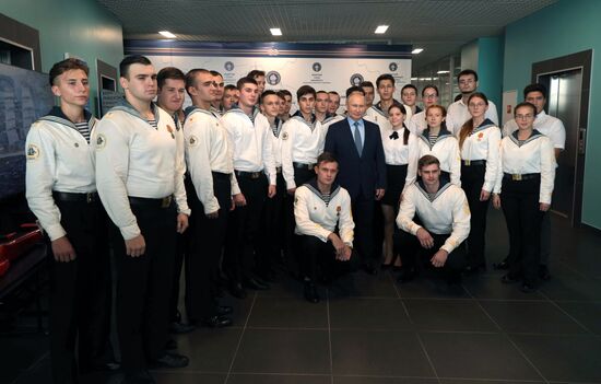 Рабочая поездка президента РФ В. Путина в Дальневосточный федеральный округ. День второй