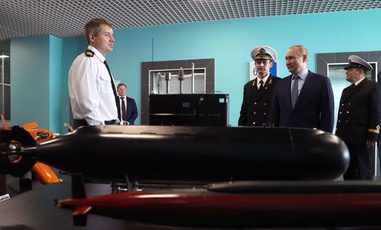 Рабочая поездка президента РФ В. Путина в Дальневосточный федеральный округ. День второй