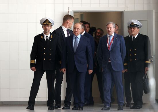 Рабочая поездка президента РФ В. Путина в Дальневосточный федеральный округ. День второй