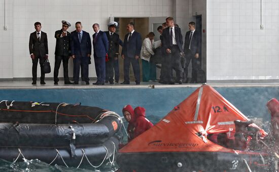 Рабочая поездка президента РФ В. Путина в Дальневосточный федеральный округ. День второй