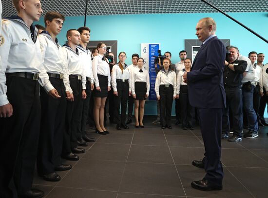 Рабочая поездка президента РФ В. Путина в Дальневосточный федеральный округ. День второй