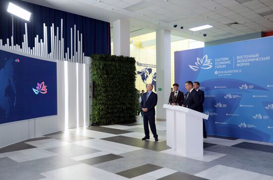 Рабочая поездка президента РФ В. Путина в Дальневосточный федеральный округ. День второй