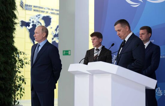 Рабочая поездка президента РФ В. Путина в Дальневосточный федеральный округ. День второй