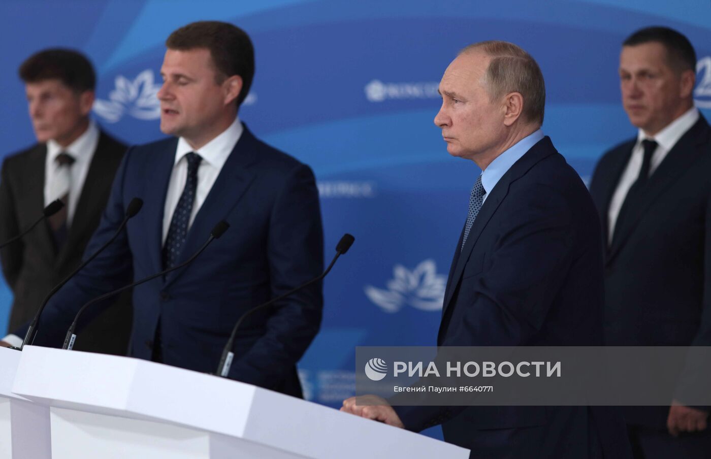 Рабочая поездка президента РФ В. Путина в Дальневосточный федеральный округ. День второй