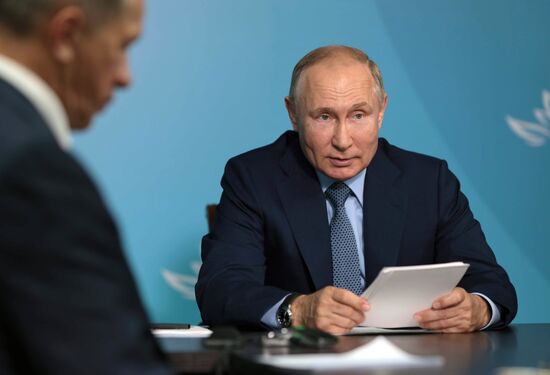 Рабочая поездка президента РФ В. Путина в Дальневосточный федеральный округ. День второй