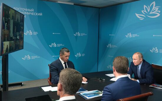 Рабочая поездка президента РФ В. Путина в Дальневосточный федеральный округ. День второй