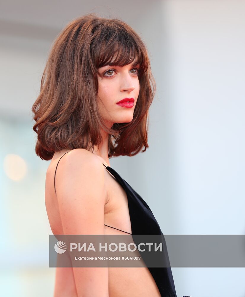 Итальянская модель и актриса Грета Ферро на церемонии открытия 78-го Венецианского международного кинофестиваля. Место: Италия, Венеция. Автор: Екатерина Чеснокова/РИА Новости. Венецианский кинофестиваль. Открытие