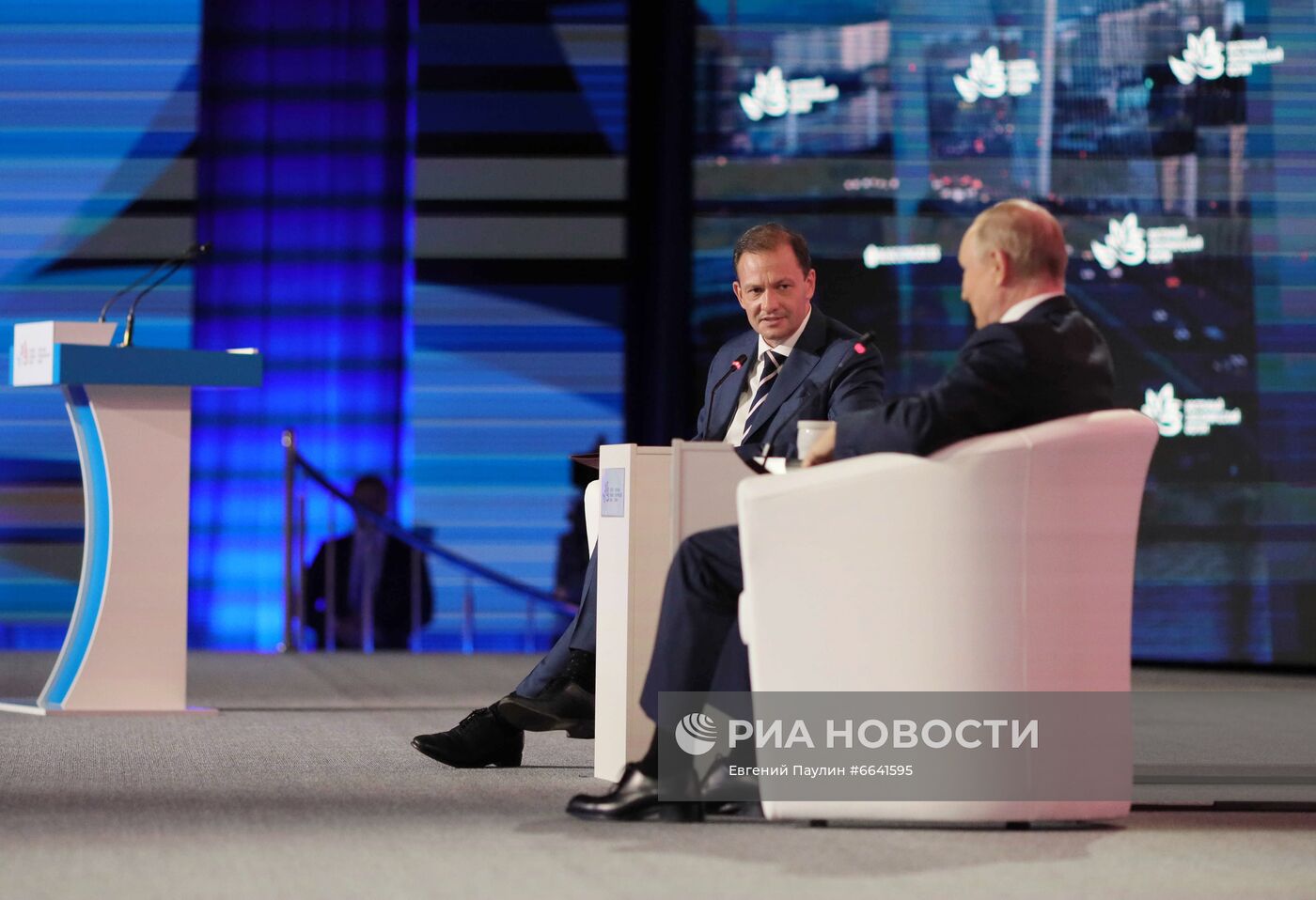 Президент РФ В. Путин принял участие в работе Восточного экономического форума