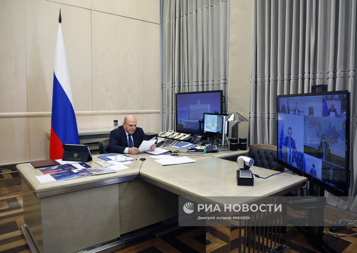 Премьер-министр РФ М. Мишустин провел заседание правительства РФ