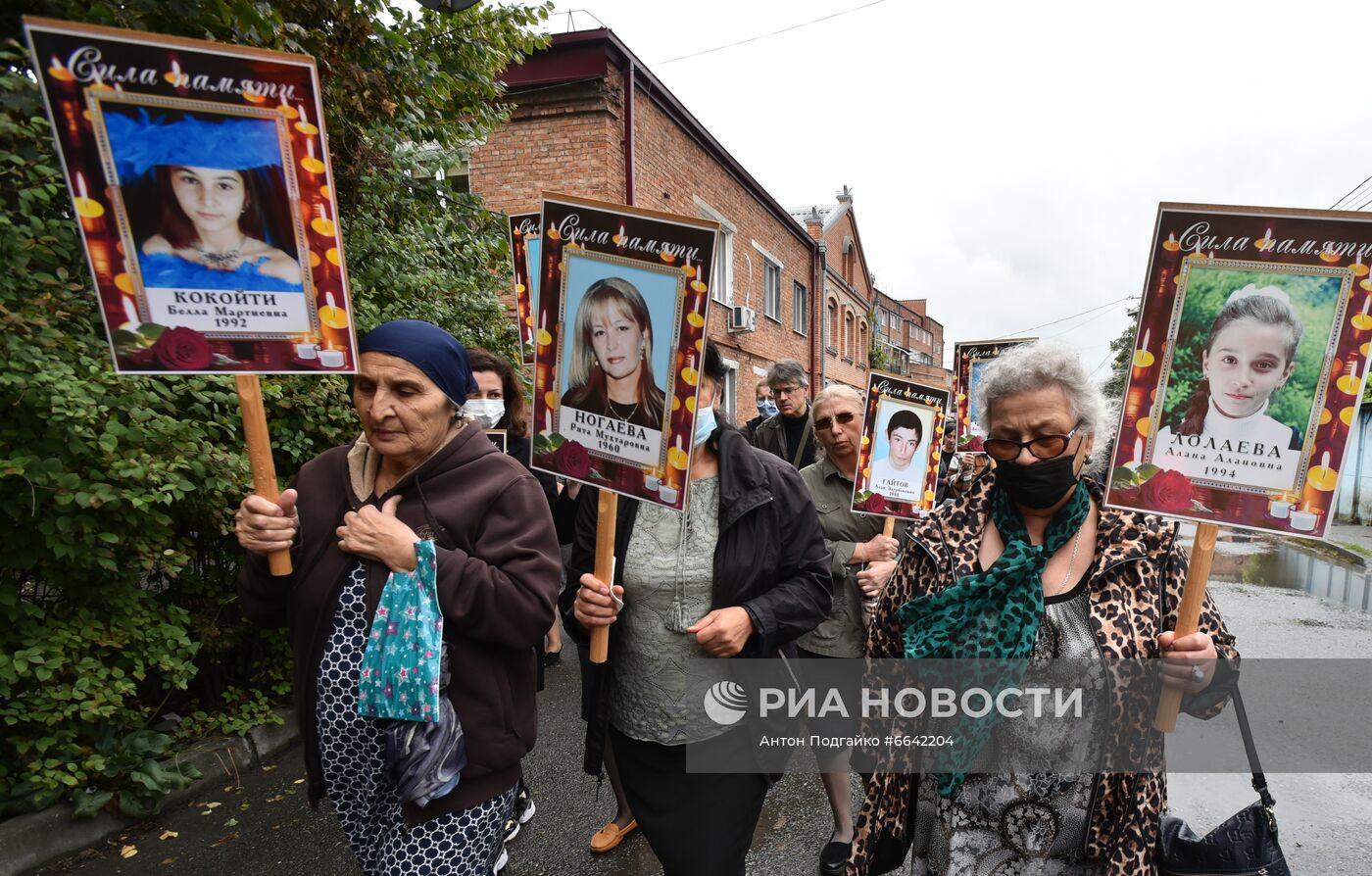 День траура по погибшим в школе №1 в Беслане