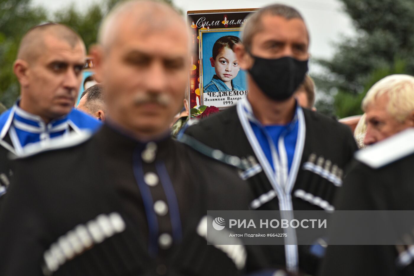 День траура по погибшим в школе №1 в Беслане