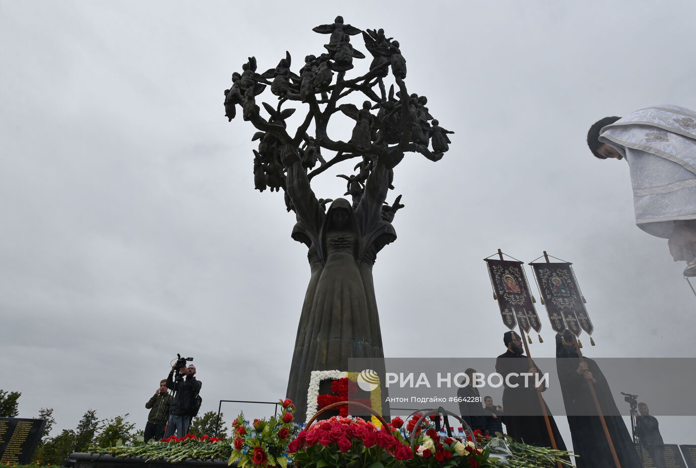 День траура по погибшим в школе №1 в Беслане