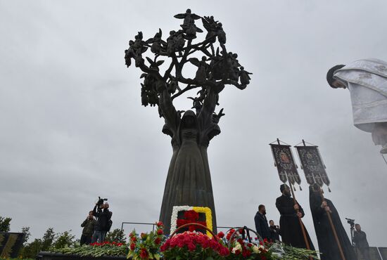 День траура по погибшим в школе №1 в Беслане