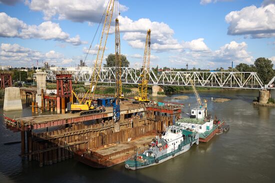Строительство Яблоновского моста в Краснодаре