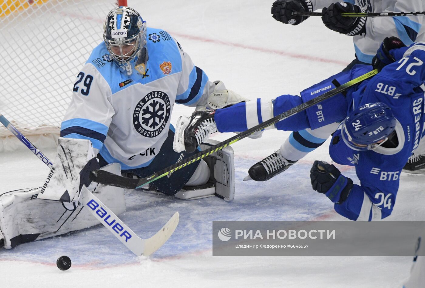 Хоккей. КХЛ. Матч "Динамо" (Москва) - "Сибирь"