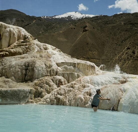 Высокогорный курорт Гарм-Чашма в горах Памира