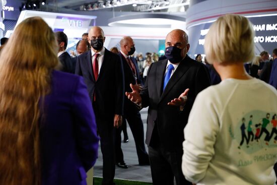 Премьер-министр РФ М. Мишустин принял участие в Московском финансовом форуме