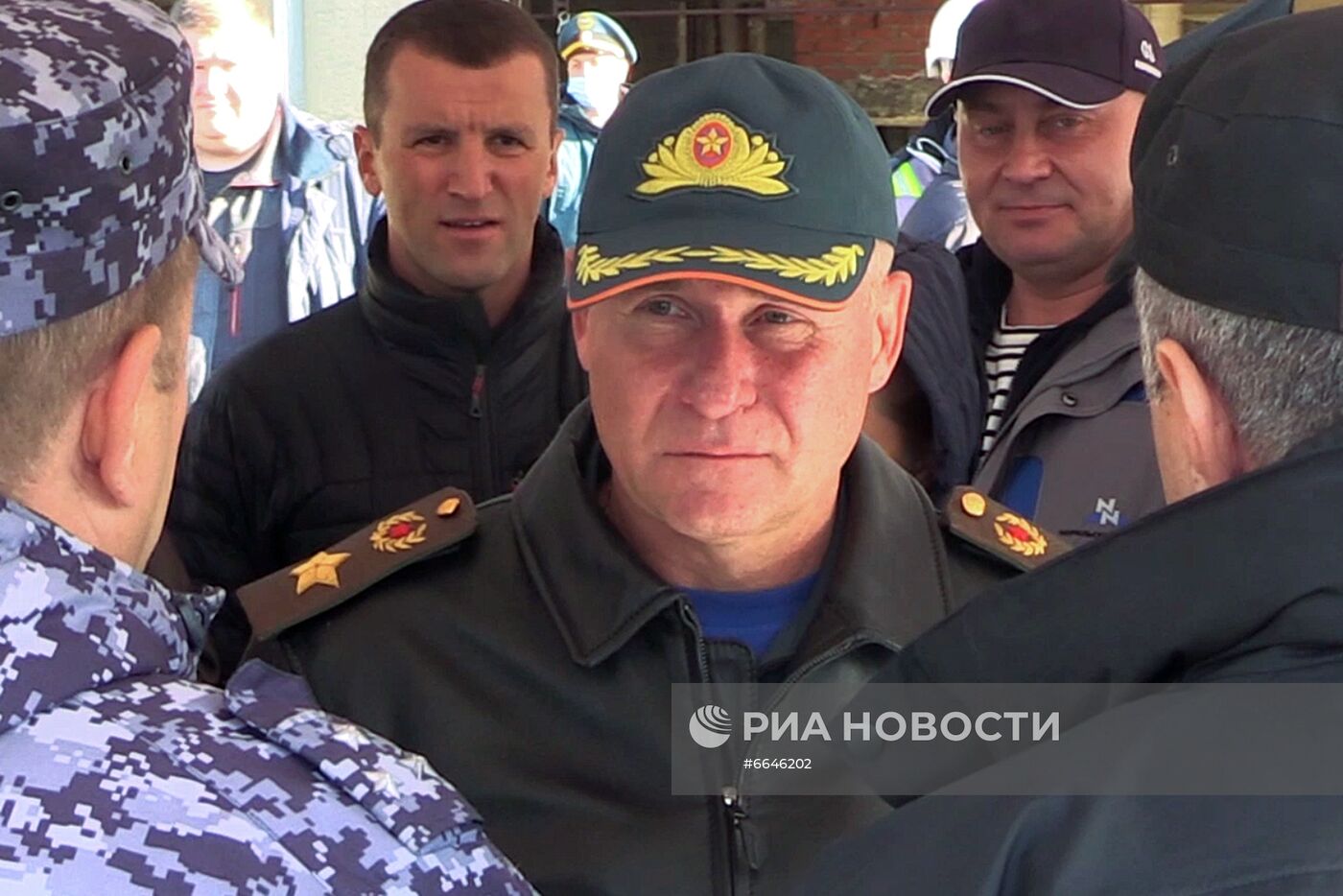 Глава МЧС Е. Зиничев во время учений по защите от ЧС арктической зоны