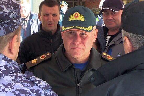 Глава МЧС Е. Зиничев во время учений по защите от ЧС арктической зоны