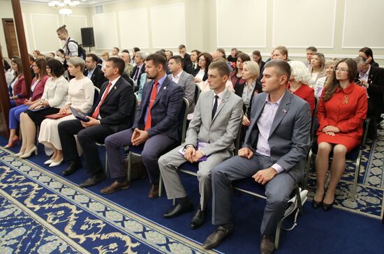 Слет сторонников партии "Единая Россия" в Донецке