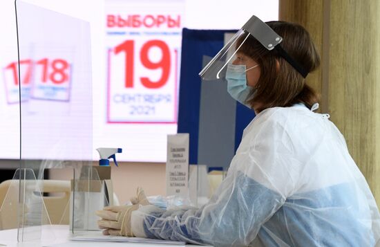 Работа участковой избирательной комиссии в Казани