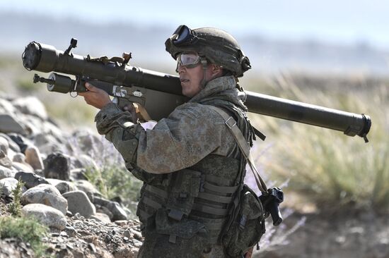 Военные учения ОДКБ "Рубеж-2021" в Киргизии