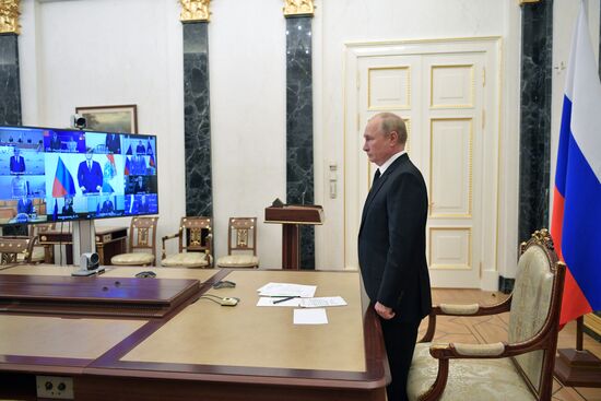 Президент РФ В. Путин провел заседание оргкомитета "Победа"