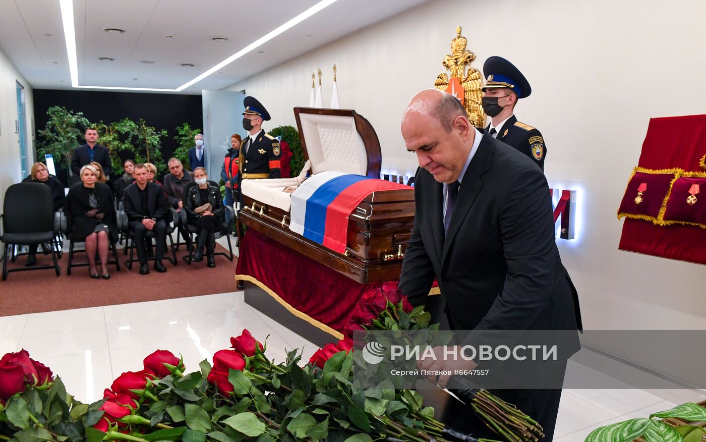 Премьер-министр РФ М. Мишустин принял участие в церемонии прощания с главой МЧС Е. Зиничевым