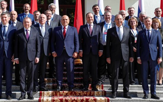 Премьер-министр РФ М. Мишустин принимает участие в заседании Совета Министров Союзного государства