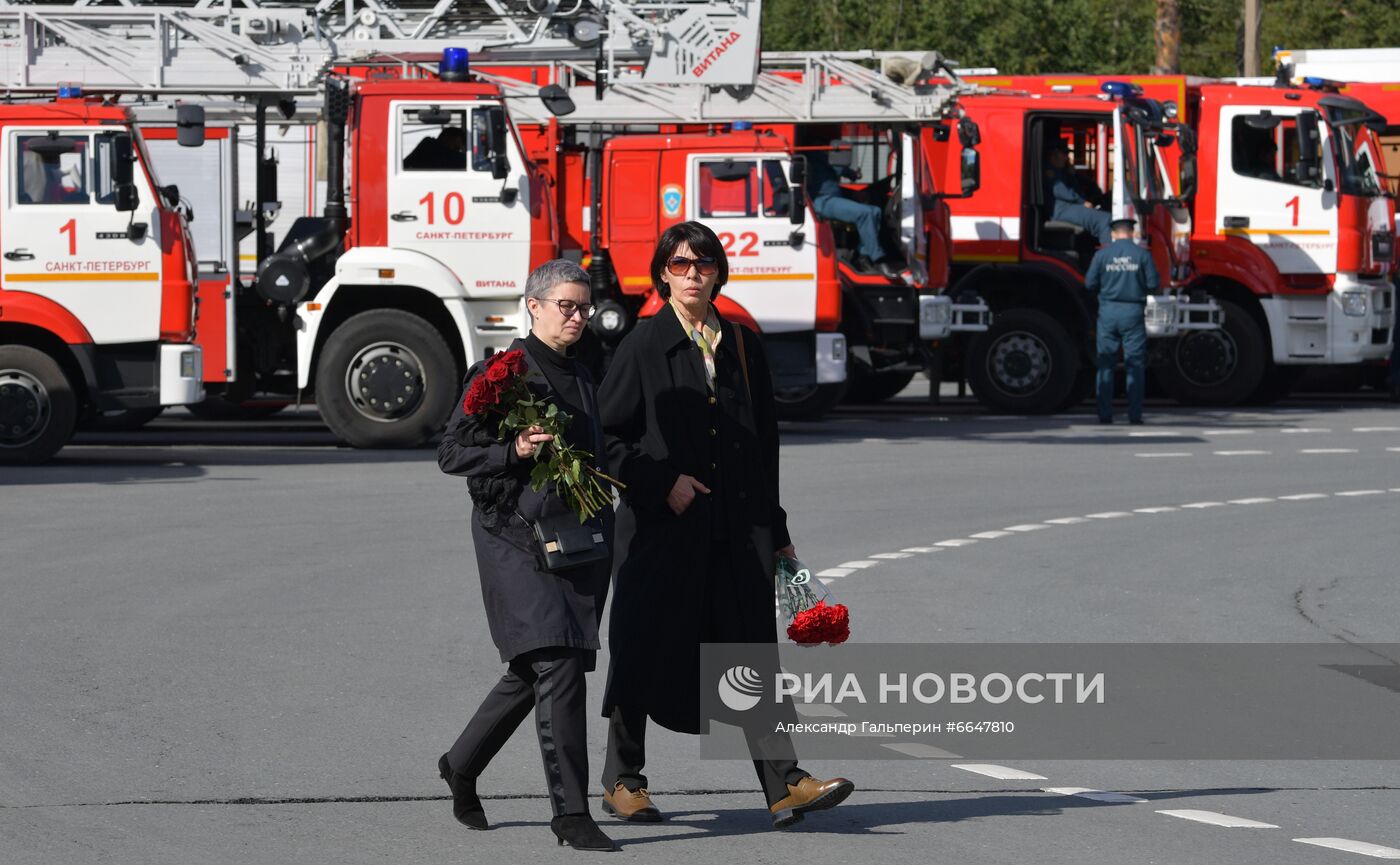 Похороны погибшего главы МЧС Е. Зиничева в Санкт-Петербурге