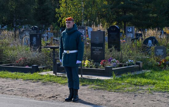 Похороны погибшего главы МЧС Е. Зиничева в Санкт-Петербурге